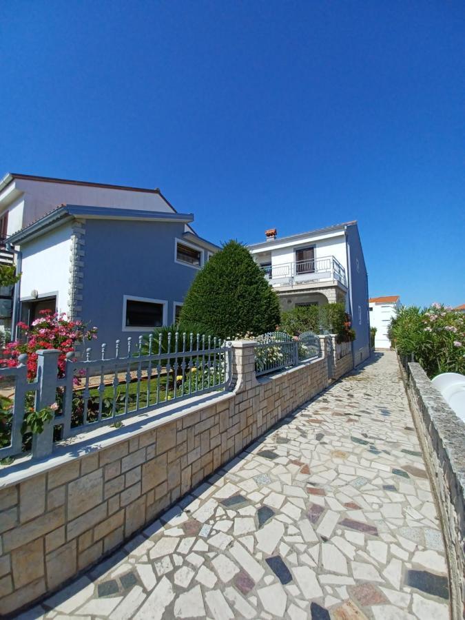 Andela Apartment Pula Exterior photo