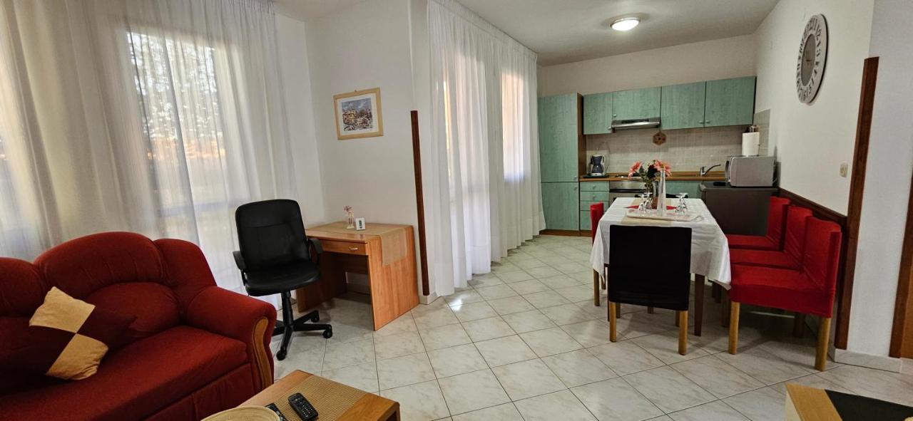 Andela Apartment Pula Exterior photo
