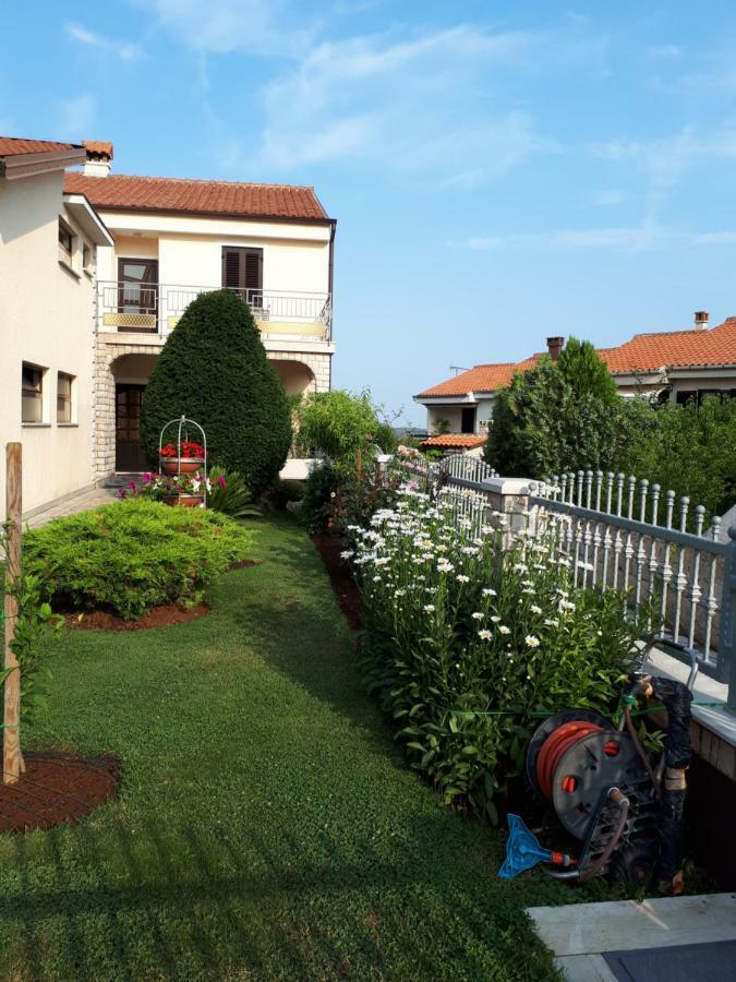 Andela Apartment Pula Exterior photo