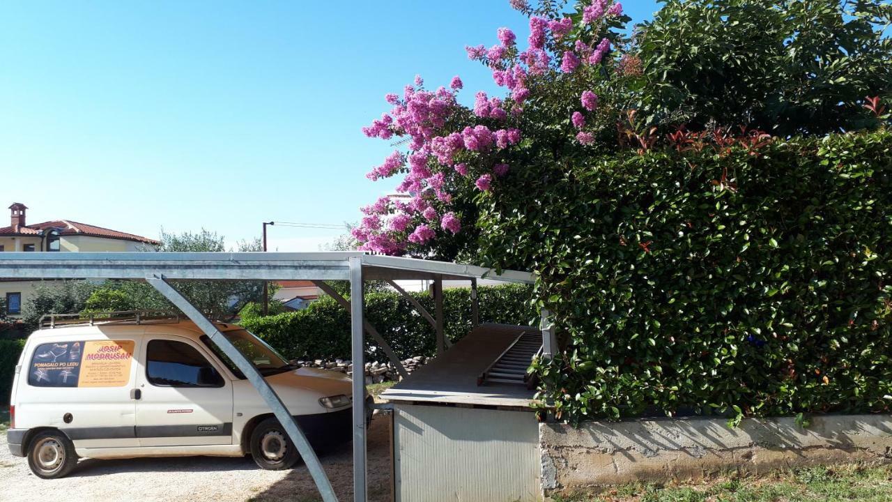Andela Apartment Pula Exterior photo
